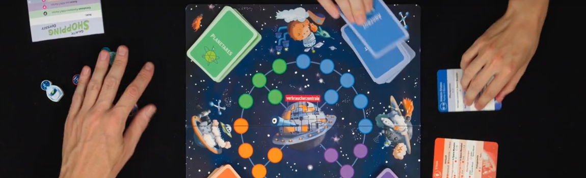 vzbv Brettspiel, Hände ziehen Karten