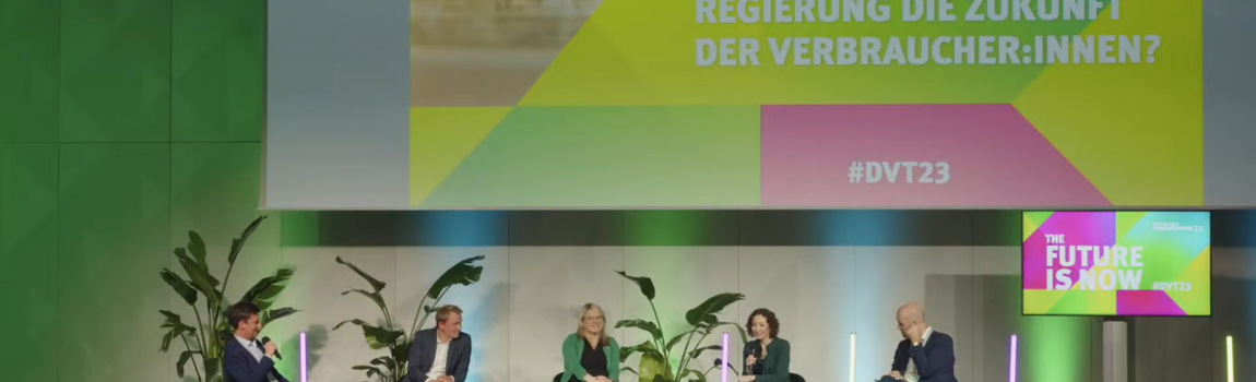 vzbv Podiumsdiskussion auf dem Deutschen Verbrauchertag 2023 u.a. mit Ramona Pop und Marcel Fratzscher